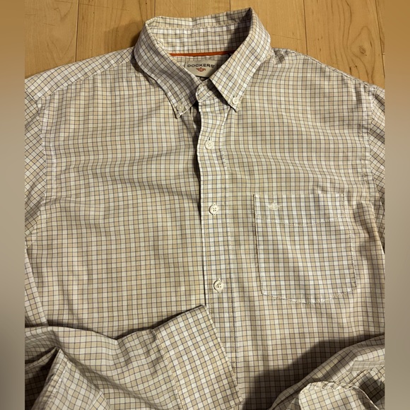 Dockers Icon Button down Shirt Meduim - Picture 5 of 8